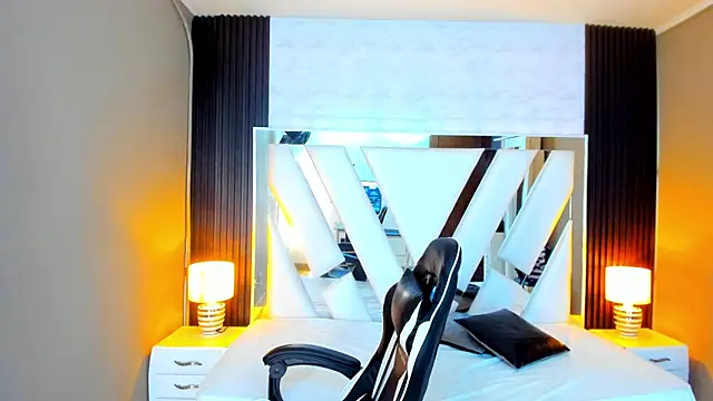 Snapshot of Linda4Petite chatting on 18, 10, 2025 Linda4Petite online show from 18, 10, 2025