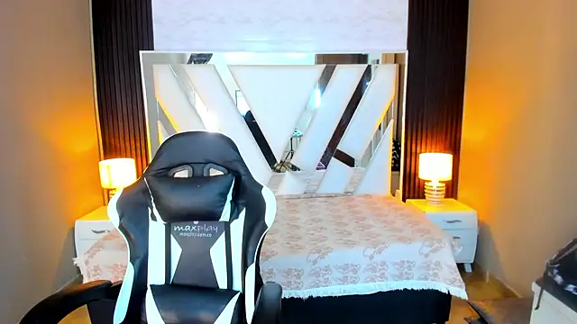 Snapshot of Linda4Petite chatting on 20, 10, 2025 Linda4Petite online show from 20, 10, 2025