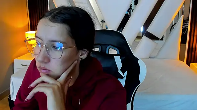 Snapshot of Linda4Petite chatting on 30, 11, 2025 Linda4Petite online show from 30, 11, 2025