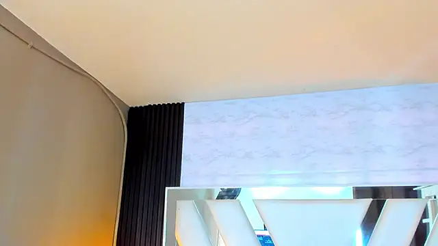 Snapshot of Linda4Petite chatting on 18, 11, 2025 Linda4Petite online show from 18, 11, 2025