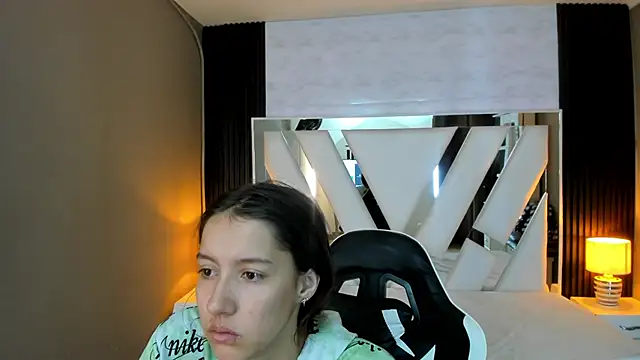 Linda4Petite online show from 22, 2, 2026