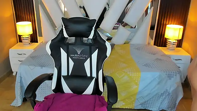 Snapshot of Linda4Petite chatting on 16, 9, 2025 Linda4Petite online show from 16, 9, 2025