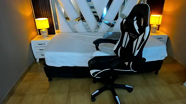 Snapshot of Linda4Petite chatting on 7, 11, 2025 Linda4Petite online show from 7, 11, 2025