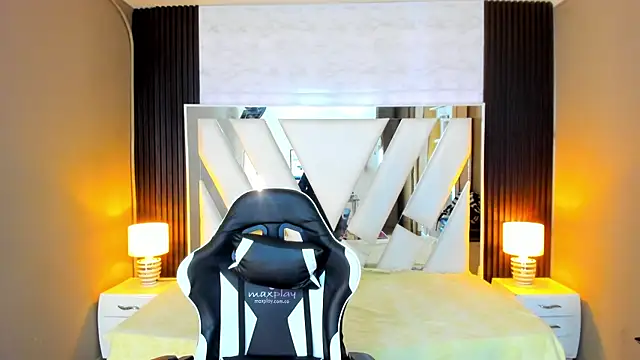 Snapshot of Linda4Petite chatting on 28, 11, 2025 Linda4Petite online show from 28, 11, 2025