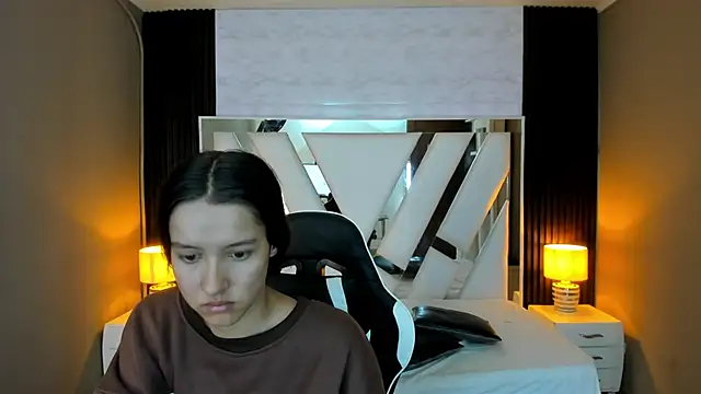 Snapshot of Linda4Petite chatting on 26, 10, 2025 Linda4Petite online show from 26, 10, 2025