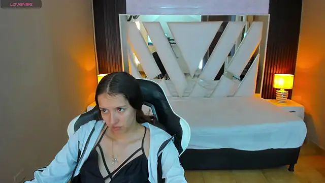 Linda4Petite online show from 17, 4, 2026