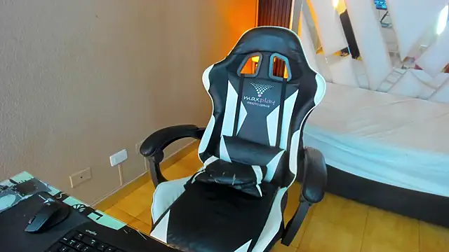 Linda4Petite online show from 8, 4, 2026