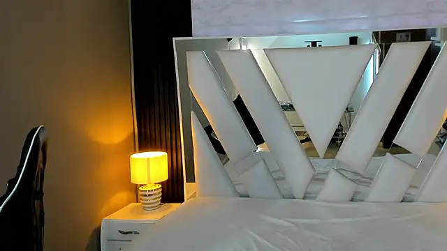 Linda4Petite online show from 2, 2, 2026