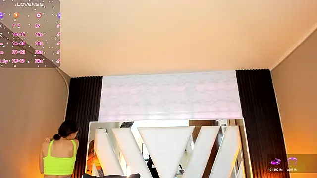 Snapshot of Linda4Petite chatting on 6, 10, 2025 Linda4Petite online show from 6, 10, 2025