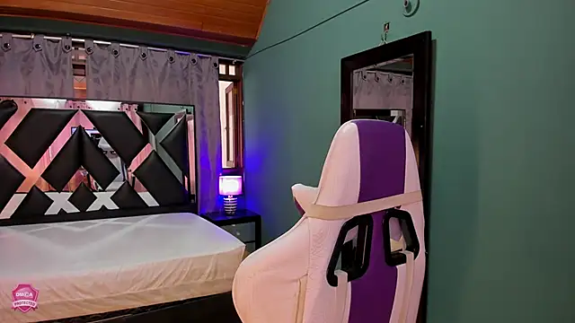 Snapshot of Linda4Petite chatting on 8, 3, 2025 Linda4Petite online show from 8, 3, 2025