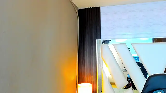 Snapshot of Linda4Petite chatting on 4, 11, 2025 Linda4Petite online show from 4, 11, 2025