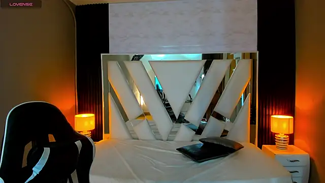 Snapshot of Linda4Petite chatting on 16, 11, 2025 Linda4Petite online show from 16, 11, 2025