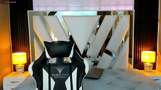 Snapshot of Linda4Petite chatting on 21, 9, 2025 Linda4Petite online show from 21, 9, 2025