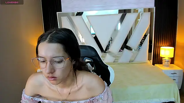 Linda4Petite online show from 5, 1, 2026