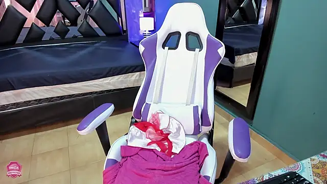 Snapshot of Linda4Petite chatting on 10, 3, 2025 Linda4Petite online show from 10, 3, 2025