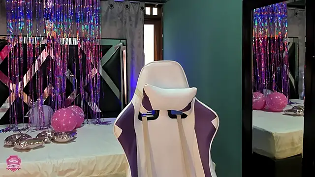 Snapshot of Linda4Petite chatting on 18, 3, 2025 Linda4Petite online show from 18, 3, 2025