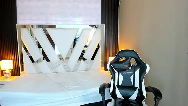 Linda4Petite online show from 23, 3, 2026