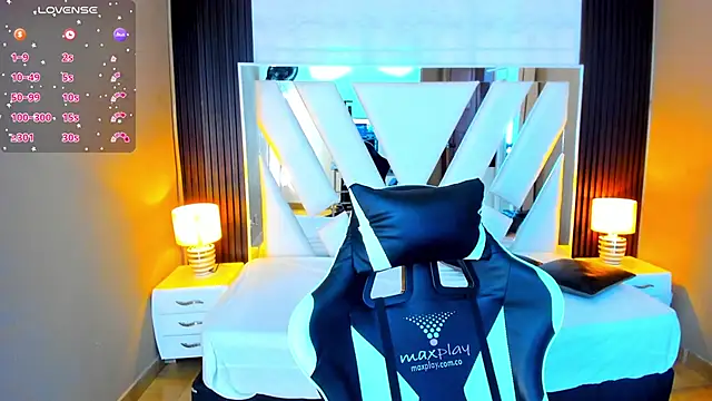 Snapshot of Linda4Petite chatting on 7, 10, 2025 Linda4Petite online show from 7, 10, 2025