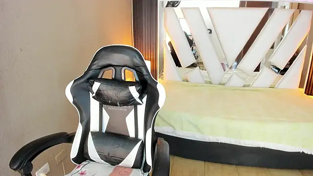 Linda4Petite online show from 12, 4, 2026