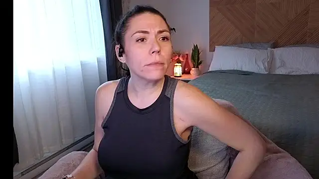 Ellie-L-Elizabeth online show from 14, 4, 2026