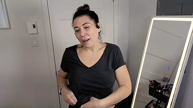 Snapshot of Ellie-L-Elizabeth chatting on 4, 12, 2025 Ellie-L-Elizabeth online show from 4, 12, 2025