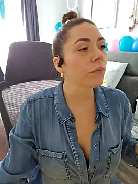 Snapshot of Ellie-L-Elizabeth chatting on 2, 3, 2025 Ellie-L-Elizabeth online show from 2, 3, 2025