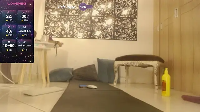 Snapshot of evelaurent chatting on 4, 6, 2026 evelaurent online show from 4, 6, 2026