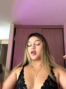 lunablossom  online show from 23, 10, 2025