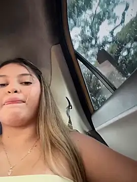 lunablossom  online show from 15, 4, 2026