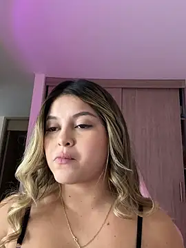 lunablossom  online show from 15, 10, 2025