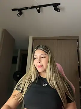 Snapshot of lunablossom_ chatting on 28, 6, 2026 lunablossom online show from 28, 6, 2026