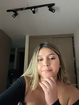 Snapshot of lunablossom_ chatting on 17, 7, 2026 lunablossom online show from 17, 7, 2026
