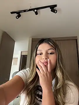 lunablossom  online show from 10, 4, 2026