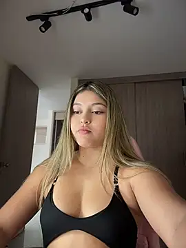 Snapshot of lunablossom_ chatting on 22, 6, 2026 lunablossom online show from 22, 6, 2026