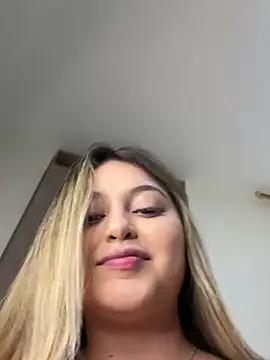 lunablossom  online show from 17, 2, 2025