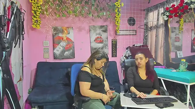 lesbiancuple online show from 30, 5, 2026