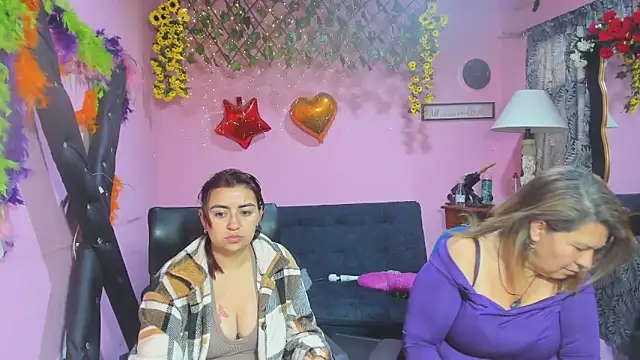 lesbiancuple online show from 3, 3, 2026