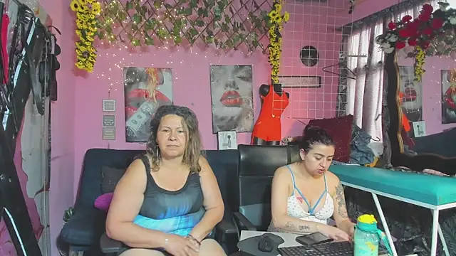 lesbiancuple online show from 18, 5, 2026