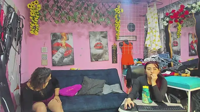 lesbiancuple online show from 9, 5, 2026