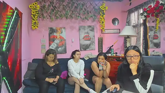 lesbiancuple online show from 18, 4, 2026