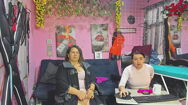 lesbiancuple online show from 20, 5, 2026