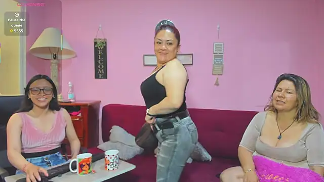 lesbiancuple online show from 11, 10, 2025