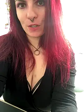 Snapshot of LunaMoongirl chatting on 4, 11, 2025 LunaMoongirl online show from 4, 11, 2025