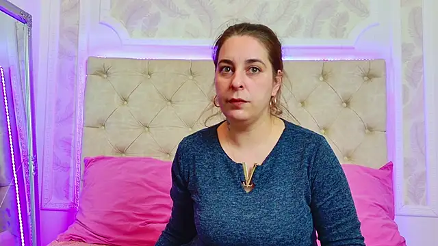 KarinaNoir online show from 2, 4, 2026