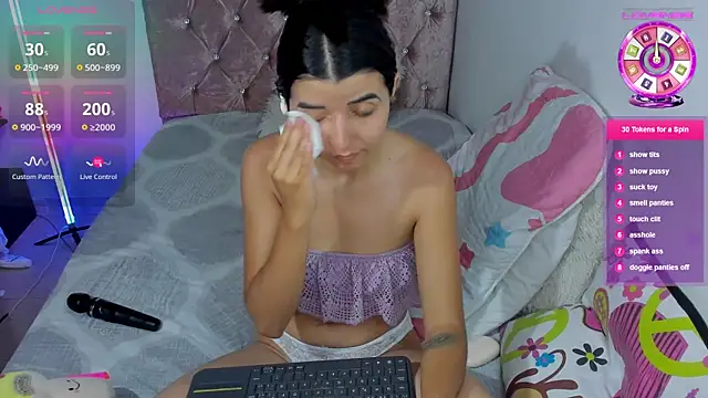 amy petite online show from 4, 6, 2026