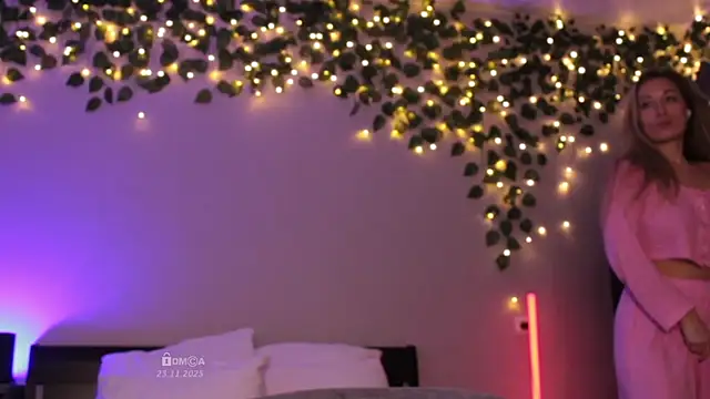 Blondie Bunny online show from 23, 11, 2025