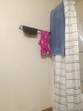 yellowwetfox online show from 3, 3, 2026