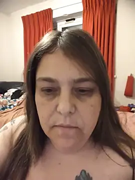 HouseWifeWhore Milf online show from 6, 6, 2026
