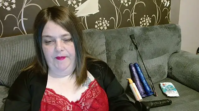 HouseWifeWhore Milf online show from 26, 2, 2026