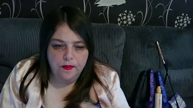 HouseWifeWhore Milf online show from 24, 3, 2026